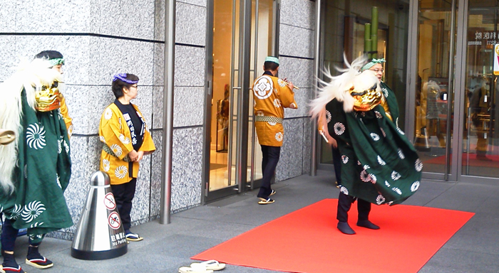 コレド日本橋の獅子舞＆木屋の福袋