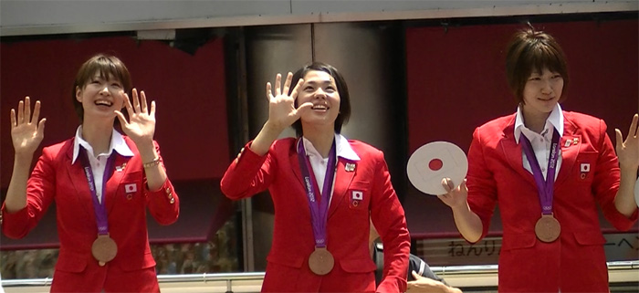 ロンドンオリンピックのメダリストが銀座でパレード 真鍋ジャパン